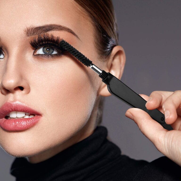 A must-Have For Makeup Novices! This Dual-Purpose Comb Makes Eyelashes And Eyebrows So Beautiful That They Look Stunning