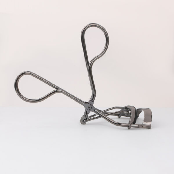 Electroplated Black Metal Eyelash Curler - Image 5