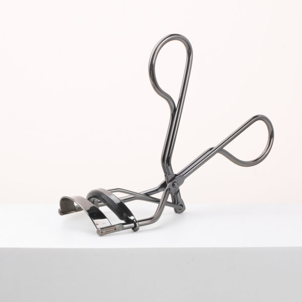 Electroplated Black Metal Eyelash Curler - Image 6