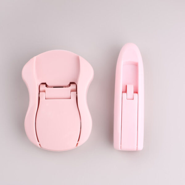 Cat Paw Pink Eyelash Curler Set - Image 2