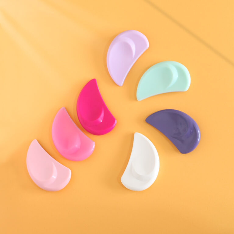 Moonlight aesthetics on fingertips｜This half-moon-shaped nail file makes your manicure care elegant down to the smallest detail