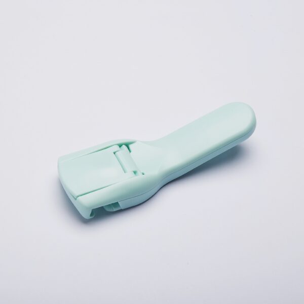 Chic Dual - Color Eyelash Curler: Effortlessly Curl for Stunning Eyes - Image 3
