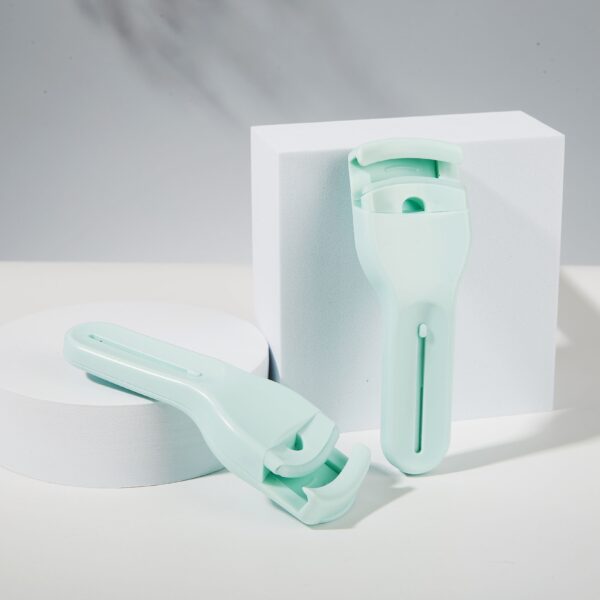 Chic Dual - Color Eyelash Curler: Effortlessly Curl for Stunning Eyes - Image 2