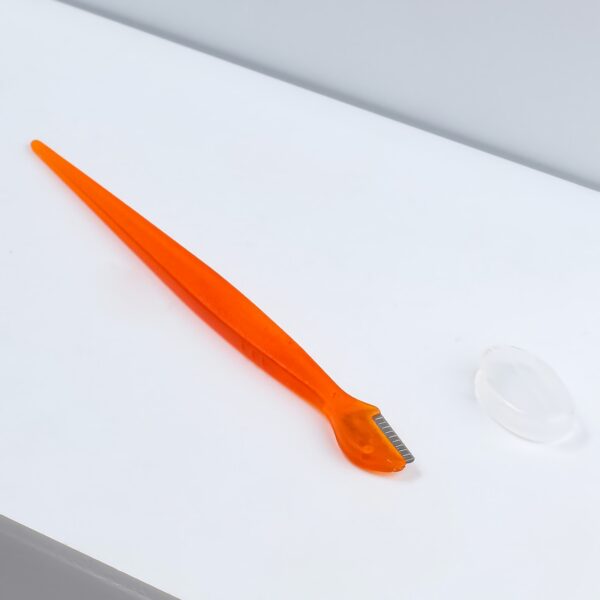 4-Colour Eyebrow Razors with Protective Covers – Precise Shaping & Vibrant Style - Image 6